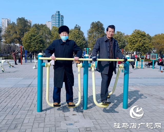 驻马店：春季到天气暖 市民户外健身忙