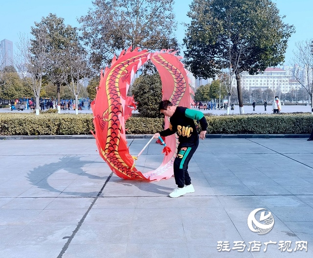 驻马店：春季到天气暖 市民户外健身忙