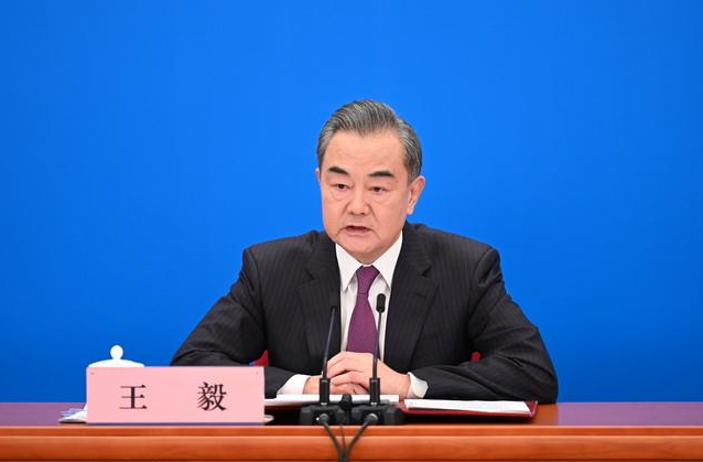 王毅应约同乌克兰外长库列巴通电话