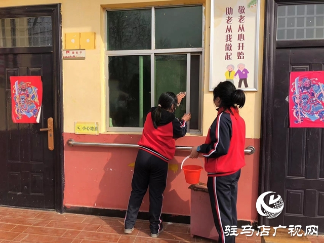 平舆县玉皇庙乡：践行雷锋精神 小志愿者情暖“夕阳”