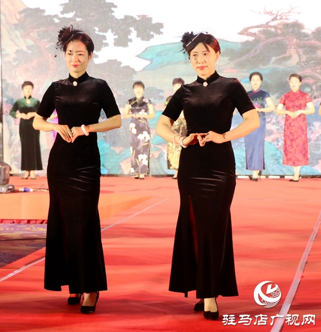驻马店市女企业家协会举行纪念“三八”国际妇女节活动