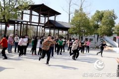 经济开发区举办庆“三八”妇女节趣味拓展团建活动