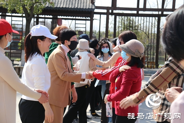 经济开发区举办庆“三八”妇女节趣味拓展团建活动