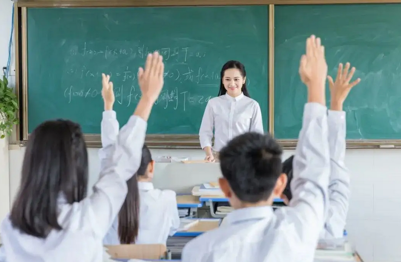 快来报名！驻马店这所中学招聘教师