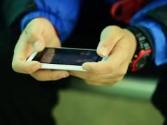 未成年人沉迷短视频 刷屏上瘾问题应引起重视