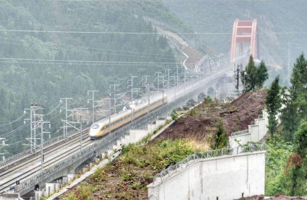 郑渝高铁全线通车又进一步！襄阳东至万州北段进行全线拉通试验