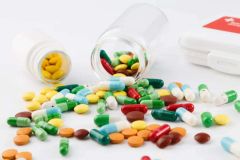 家里的药品过期了，你扔垃圾桶还是会回收？