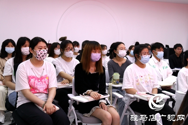 驻马店职业技术学院召开学习习近平总书记在中国人民大学考察时的重要讲话精神师生代表座谈会