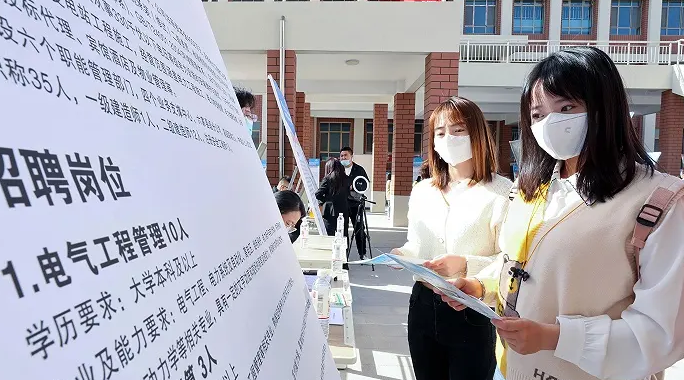 人社部：将调整优化公共部门考试招录时间安排