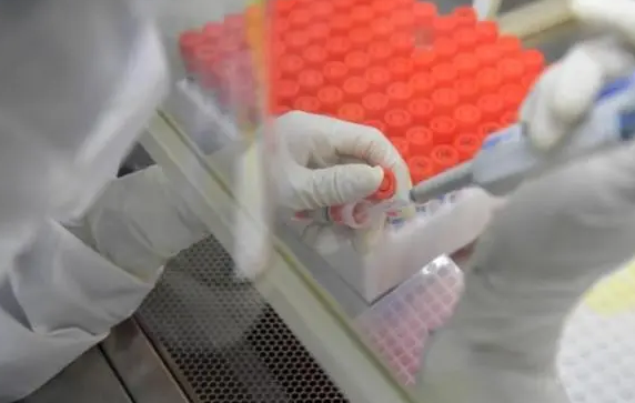 新冠病毒空气传播率或是接触面的千倍