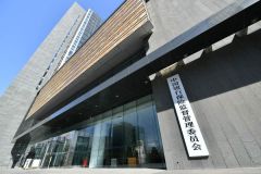 银保监会回应河南4家村镇银行取款难问题