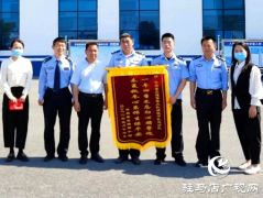 平舆县：心系师生保平安 一面锦旗表谢意