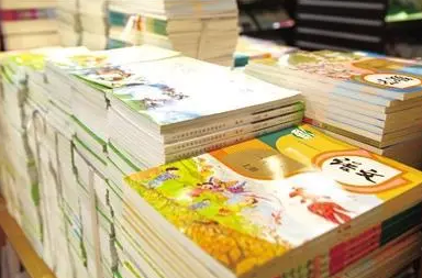 “凡编必审”，首批中小学数字教材国家标准将实施