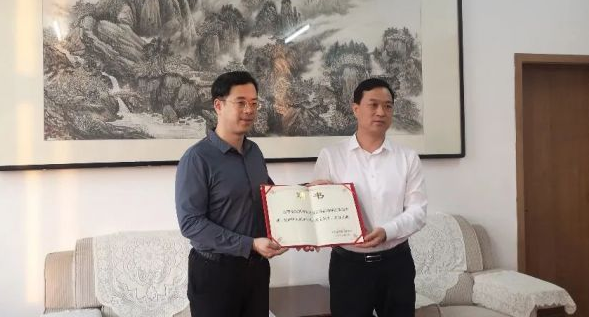 驻马店高新区聘任招商大使助力“中国药谷”建设