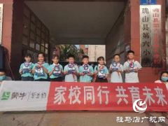 蒙牛学生奶（驻马店）推广中心为确山县学生送上“六一爱心礼包”