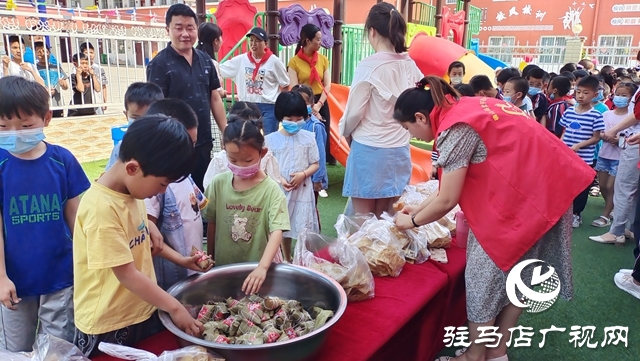 确山县任店镇曹庄小学举行爱心捐赠活动