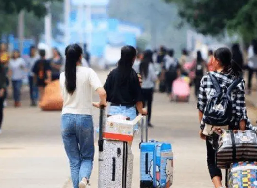 中国多措并举为疫情下高校学生暑期返乡提供保障