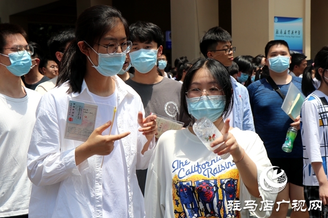 高考第一场结束了！看孩子们信心满满走出考场