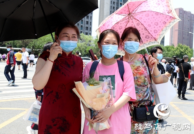 高考第一场结束了！看孩子们信心满满走出考场