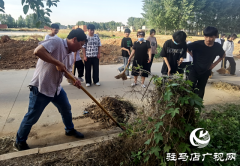 上蔡县大路李乡集体开展环境卫生大扫除活动