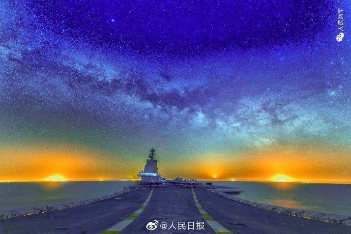星空+航母+海岸线！人民海军拍的绝美星空太震撼了