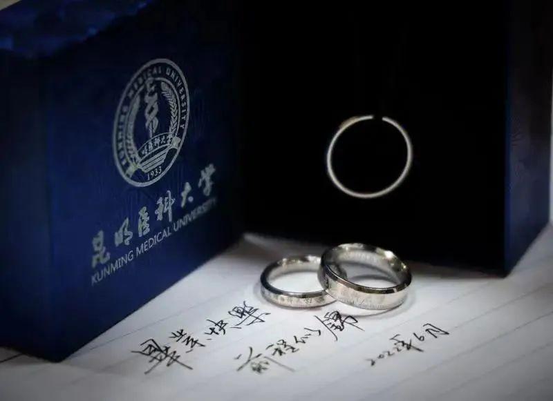 这些高校的毕业礼物，太暖了！你最喜欢哪一款？