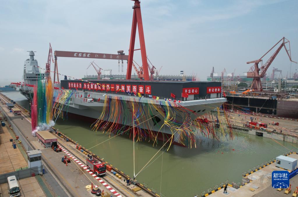 我国第三艘航空母舰下水命名