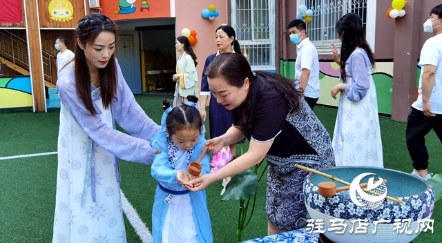 驻马店市实验幼儿园举办国学风毕业典礼