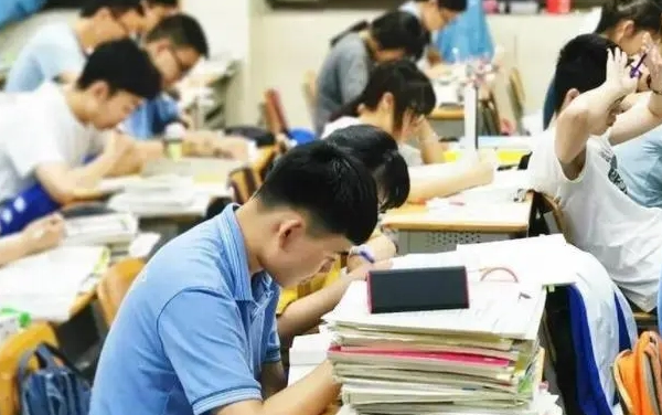 普通高中教育这十年：新高考，新课程，新评价体系