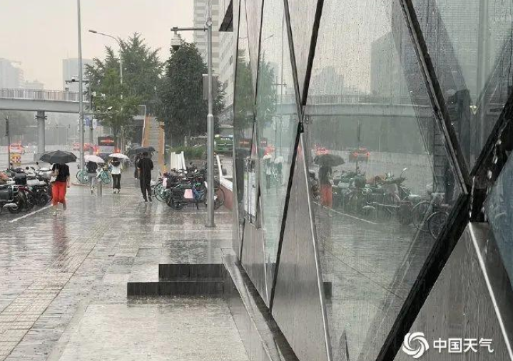 降雨量增多是何原因？是否与气候变暖有关？