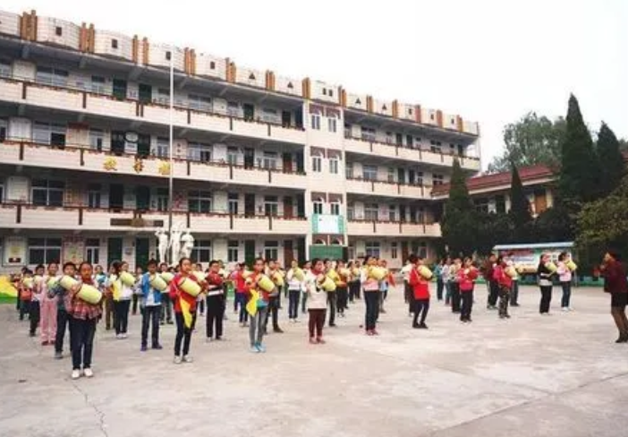 河南省将逐步实现寄宿制学校“两集中” 让农村娃“上好学”