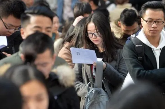 河南省考笔试收官 39万多人参加考试平均考录比49∶1