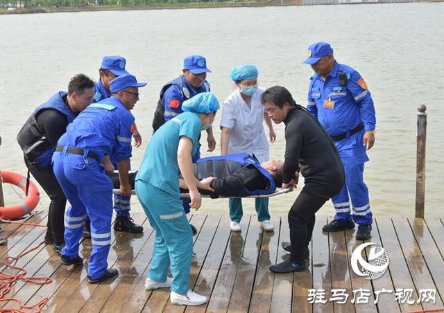 平舆县举行防汛抢险综合应急演练