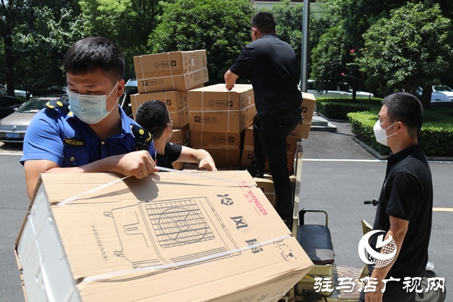 驻马店市建筑装饰协会向驻马店经济开发区捐赠疫情防控物质