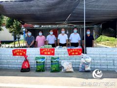 正阳县总工会 高温送清凉慰问疫情防控卡点一线人员