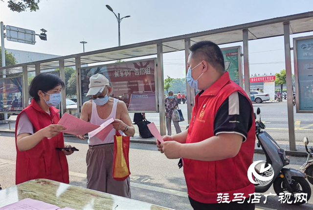 市民政局组织开展《驻马店市文明行为促进条例》宣传展示活动