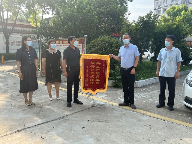 最是风雨见初心 艰难时刻显担当 