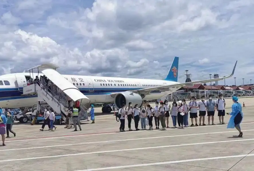 海南三亚凤凰机场9日将执行3班包机送滞留旅客出岛