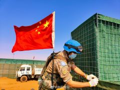 致敬！140名中国蓝盔获“联合国和平荣誉勋章”