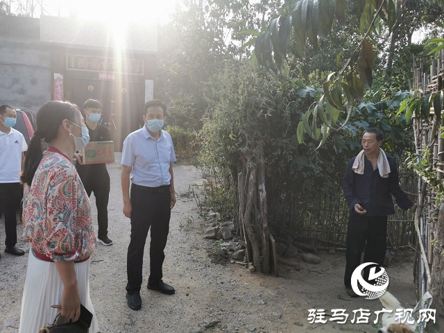 驻马店市残联走访慰问泌阳县困难残疾人家庭子女大学生
