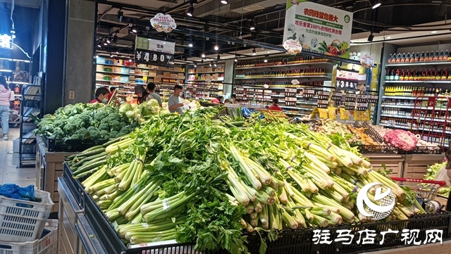 驻马店：抗击疫情 超市保供“不打烊”