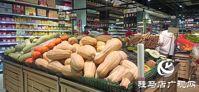 驻马店：抗击疫情 超市保供“不打烊”