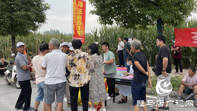 田间地头送科技 六丰观摩促振兴