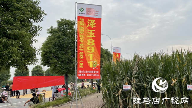 田间地头送科技 六丰观摩促振兴