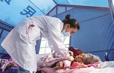 国家卫健委：地震重症伤员集中救治 严防灾情疫情叠加
