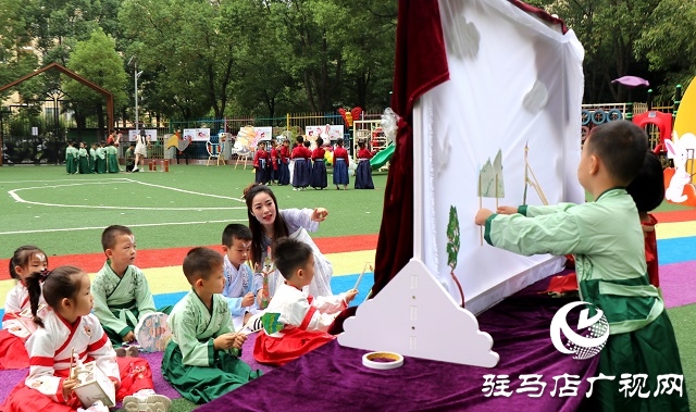 萌娃变身小玉兔 国风古韵庆中秋