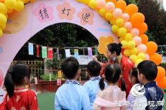 萌娃变身小玉兔 国风古韵庆中秋