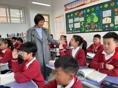 驻马店市2022年度“天中最美教师”张鸿雁：深耕讲台三十年 照亮孩子前行路