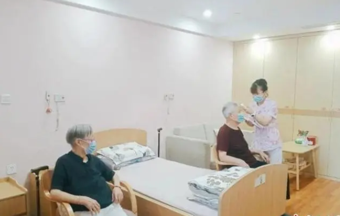 两部门：面向困难老年人建设10万张家庭养老床位