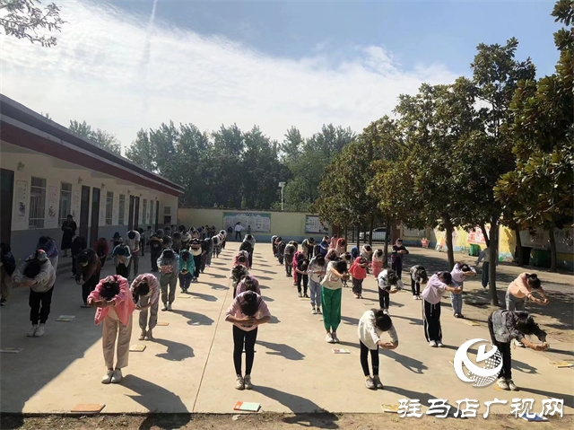 汝南县古塔中心小学举行祭先师 读论语活动